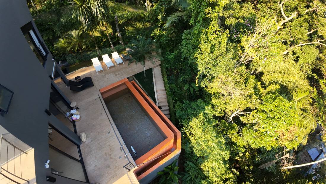 Casa à venda no Condomínio Iporanga Guarujá — Villa 407