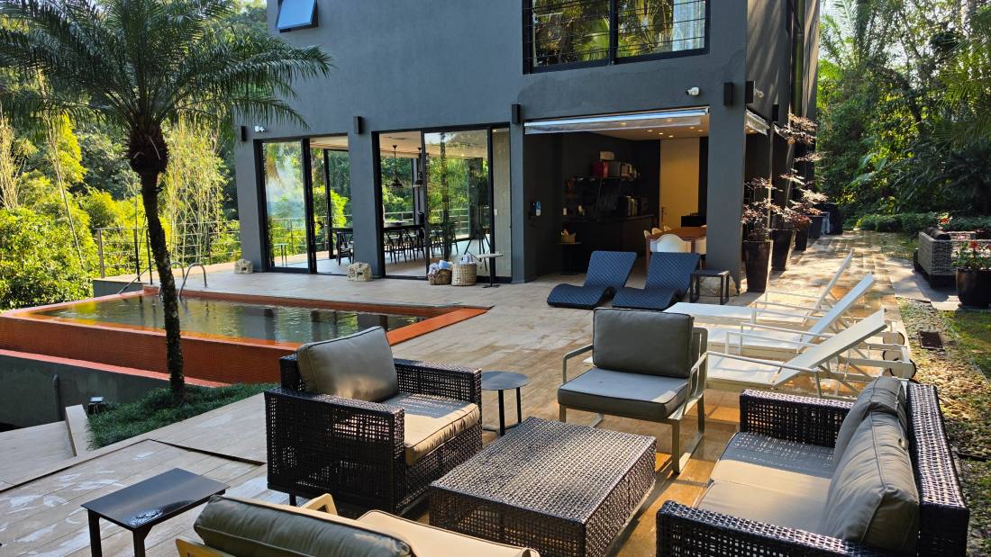 Casa à venda no Condomínio Iporanga Guarujá — Villa 407