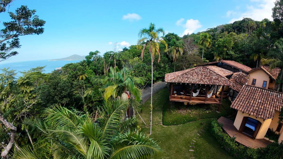 Casa à venda no Condomínio São Pedro Guarujá — Villa 165