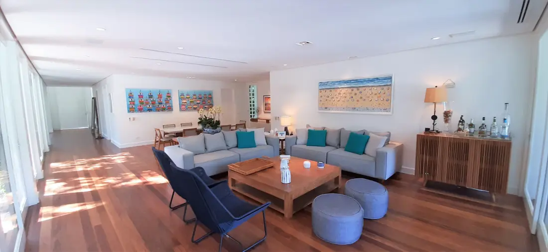 Casa Pé na Areia à venda no Condomínio Iporanga Guarujá — Villa 451