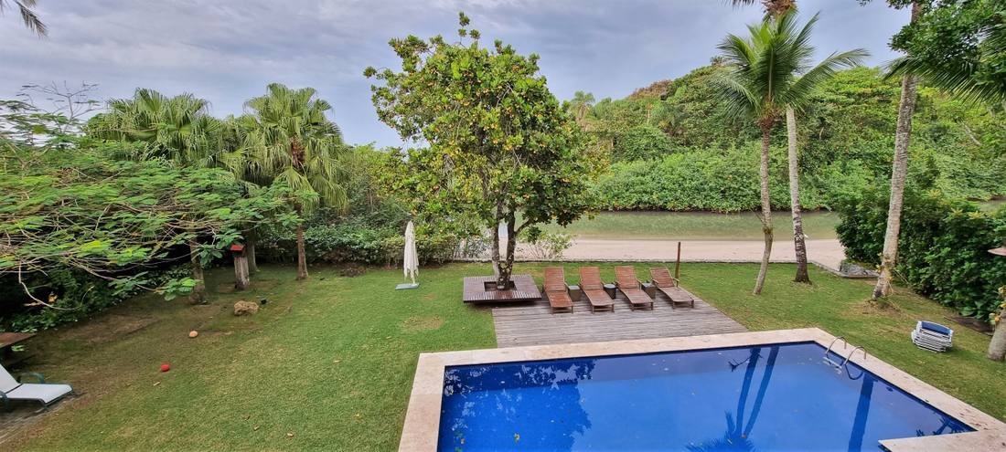 Casa Pé na Areia à venda no Condomínio Iporanga Guarujá — Villa 454