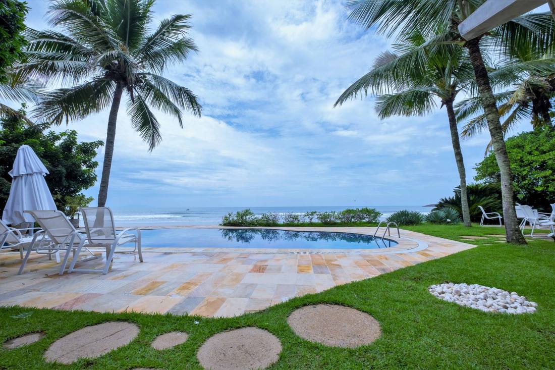 Casa Pé na Areia à venda no Condomínio Taguaíba Guarujá — Villa 392 | Projeto Ruy Ohtake