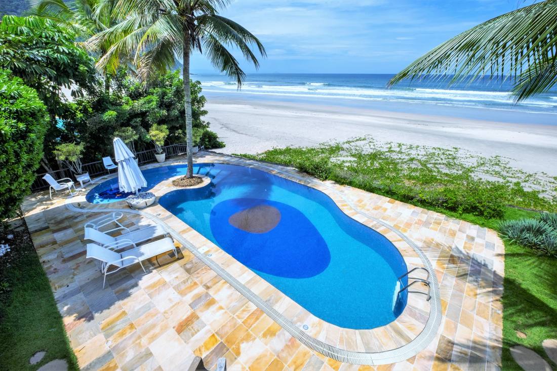Casa Pé na Areia à venda no Condomínio Taguaíba Guarujá — Villa 392 | Projeto Ruy Ohtake