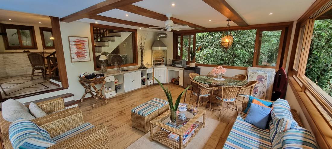 Casa à venda no Condomínio Iporanga Guarujá — Villa 403