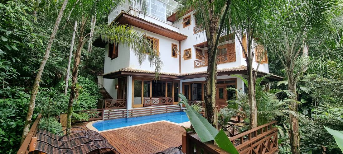 Casa à venda no Condomínio Iporanga Guarujá — Villa 403