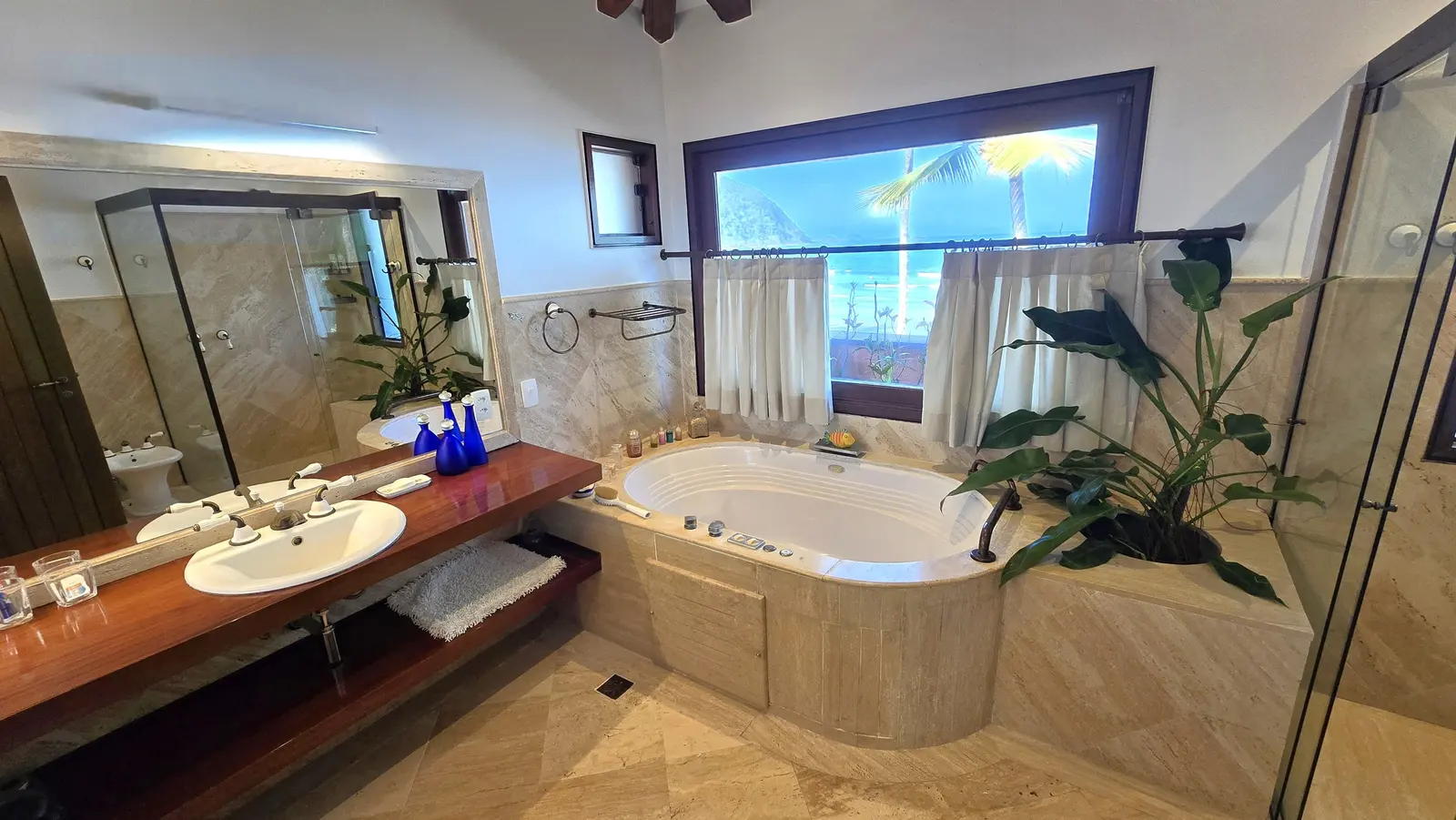 Suíte 14 — Iporanga, Guarujá, para temporada, Casa