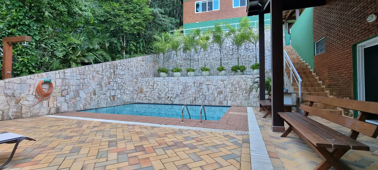 Área externa 17 — São Pedro, Guarujá, para temporada, Casa