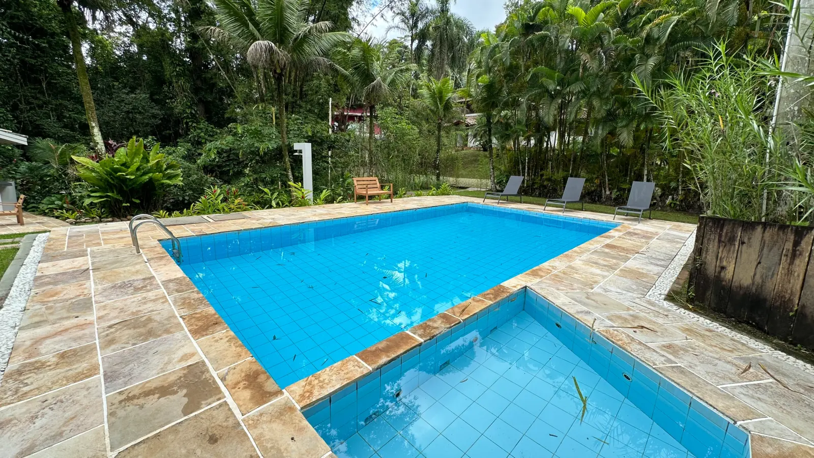 Área externa 2 — Iporanga, Guarujá, para locação, Casa