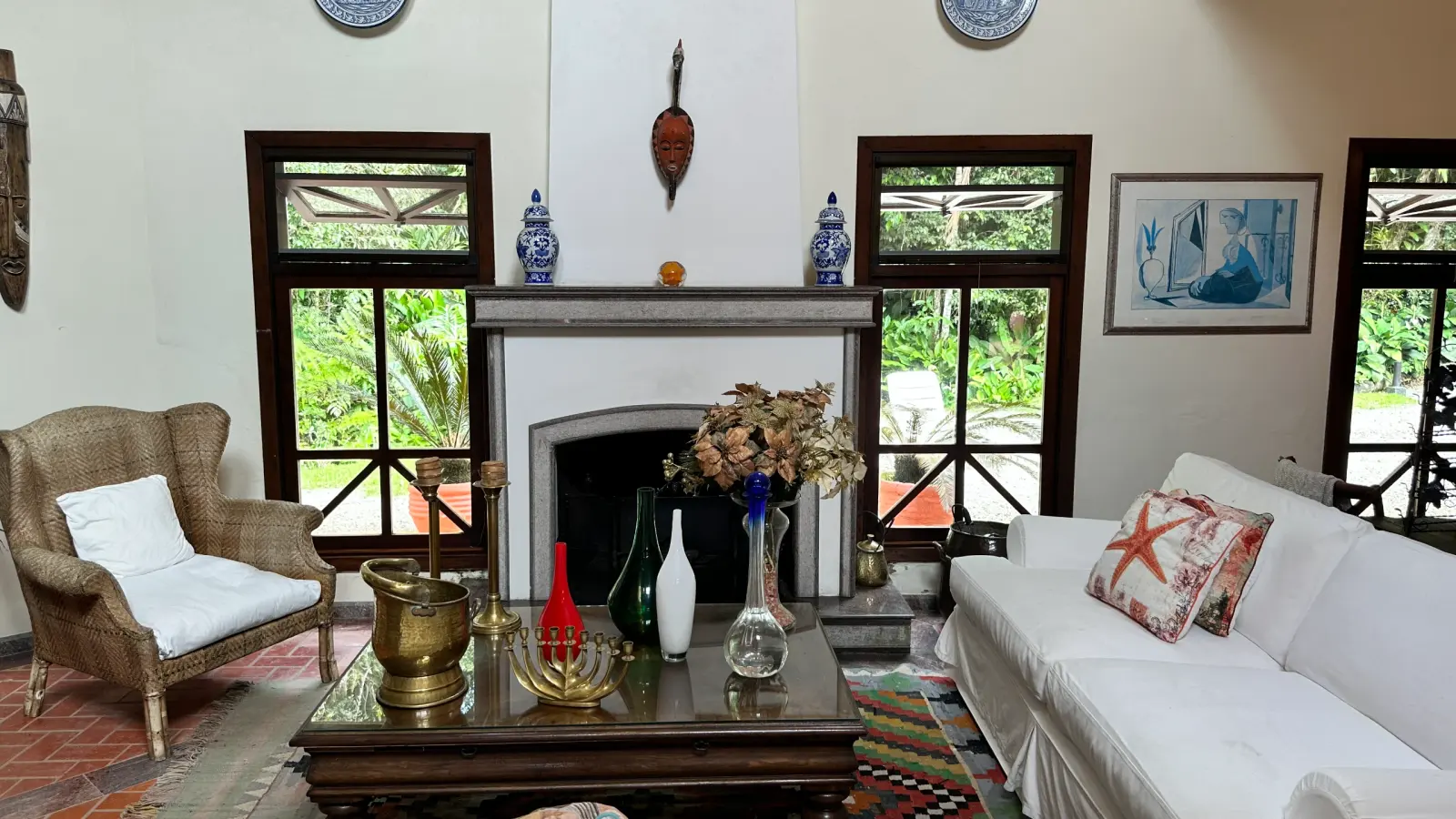 Casa rustica e charmosa com quintal gramado no condominio Iporanga (10)