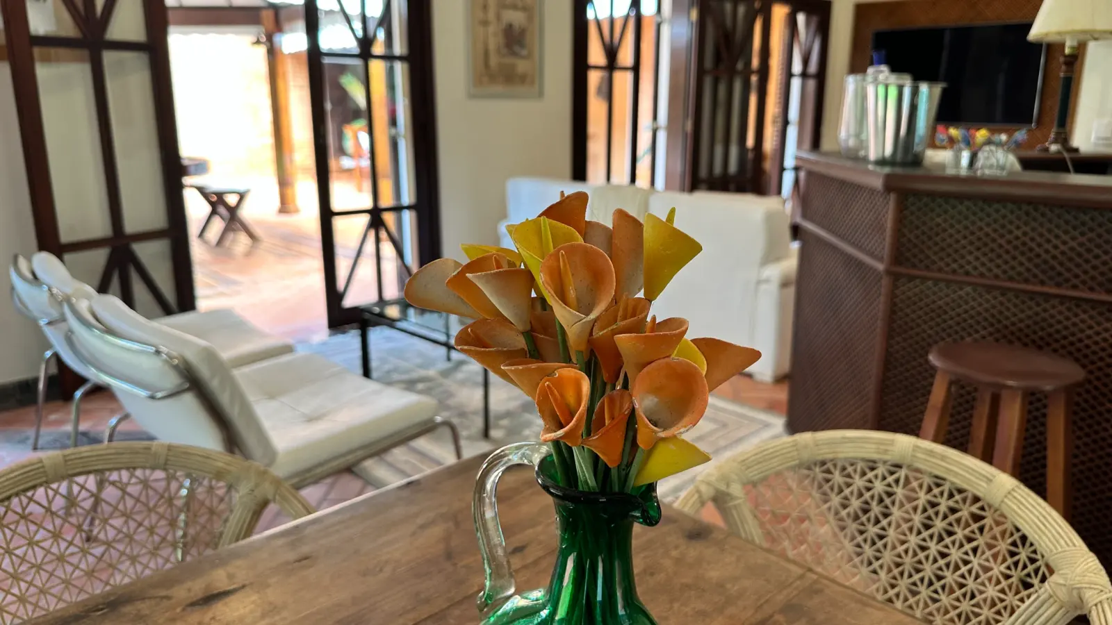 Casa rustica e charmosa com quintal gramado no condominio Iporanga (18)