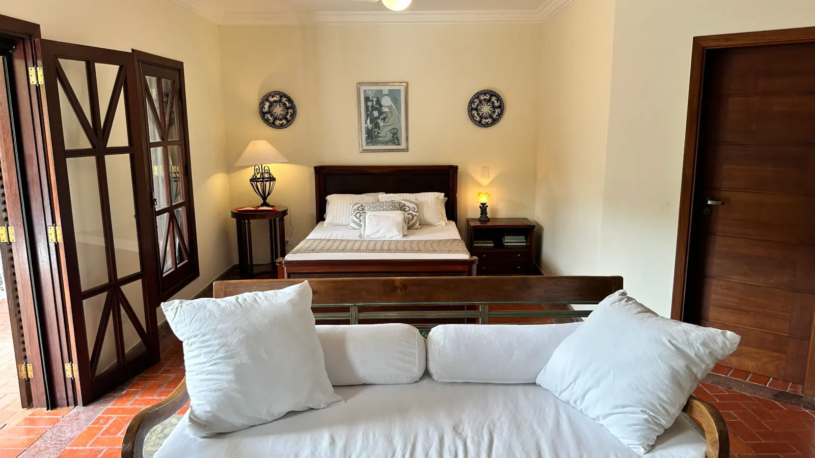 Casa rustica e charmosa com quintal gramado no condominio Iporanga (28)