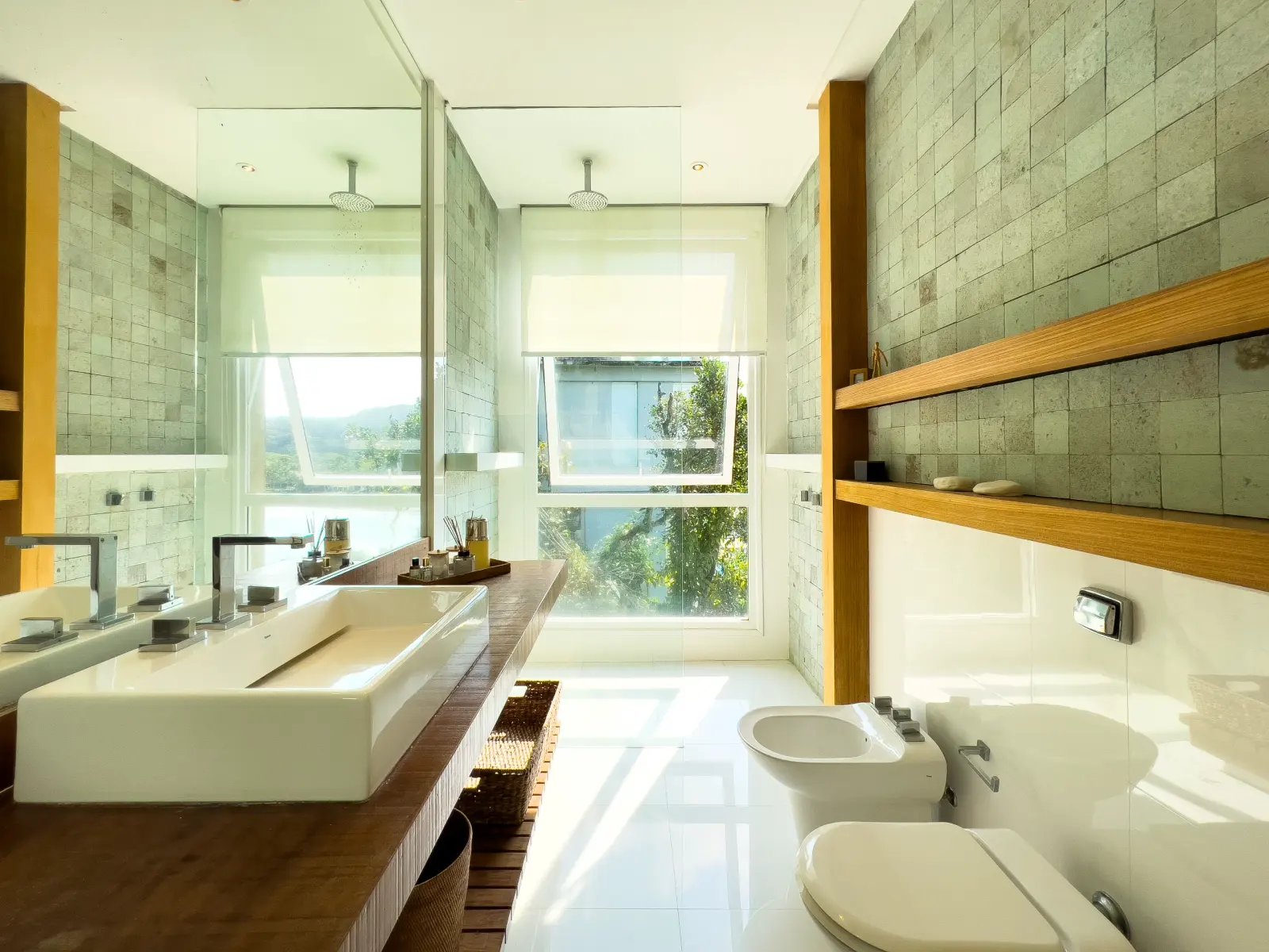 Locação de temporada no condomínio Iporanga vista mar altissimo padrão (52)