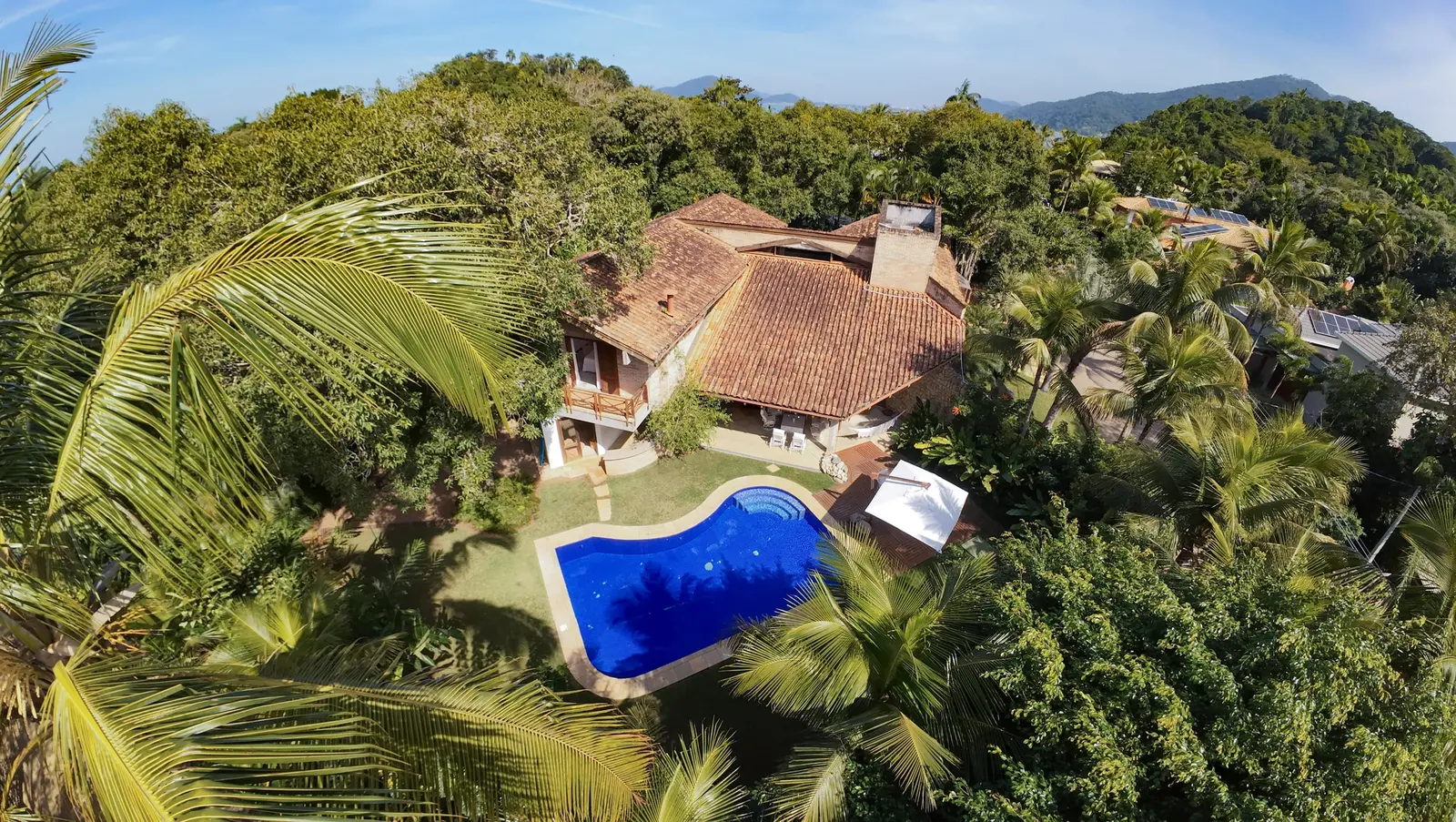 Vista aérea 2 — Iporanga, Guarujá, para temporada, Casa