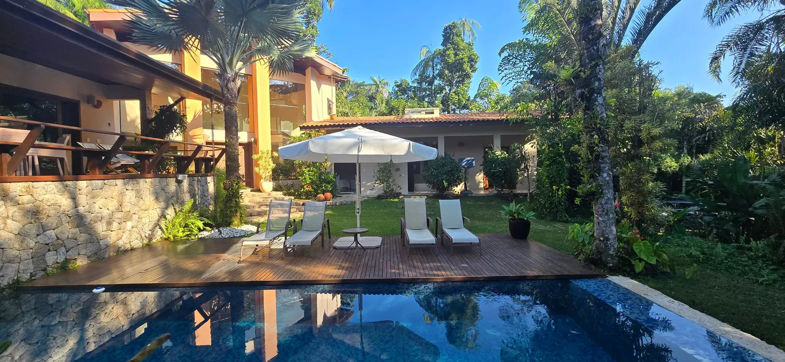 Área externa 25 — Iporanga, Guarujá, para temporada, Casa