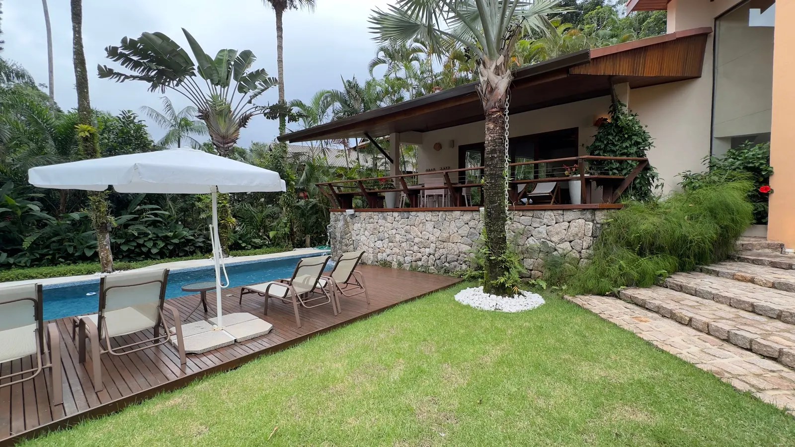 Área externa 2 — Iporanga, Guarujá, para temporada, Casa