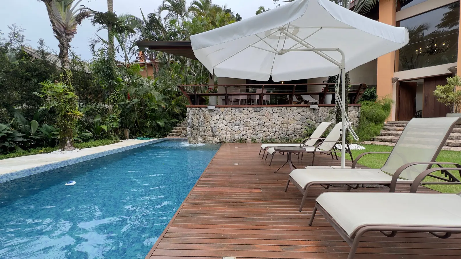Área externa 5 — Iporanga, Guarujá, para temporada, Casa