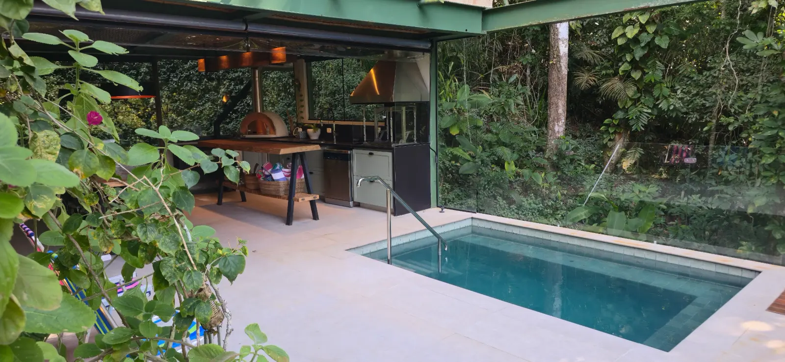 Área externa 10 — Iporanga, Guarujá, para temporada, Casa