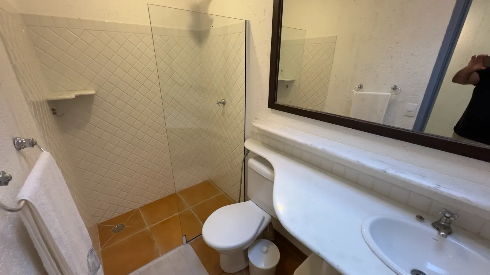Suíte 5 — São Pedro, Guarujá, para locação, Casa