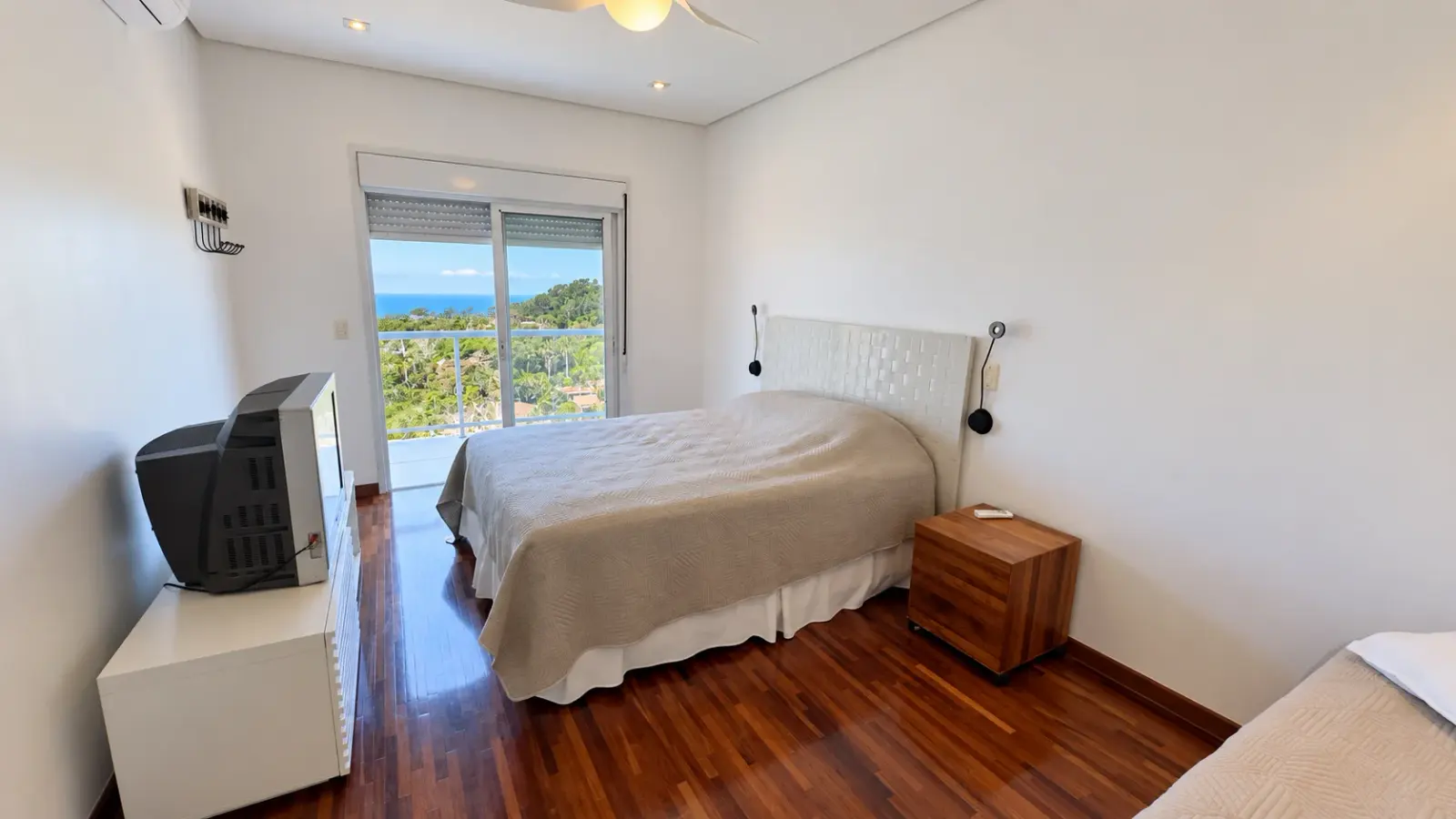 Casa para aluguel anual no condominio Iporanga (50)