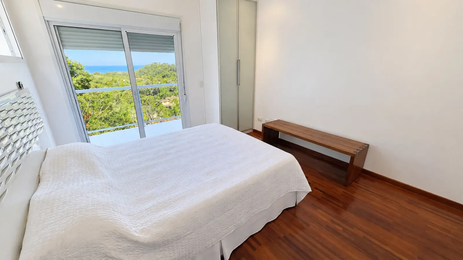Casa para aluguel anual no condominio Iporanga (53)