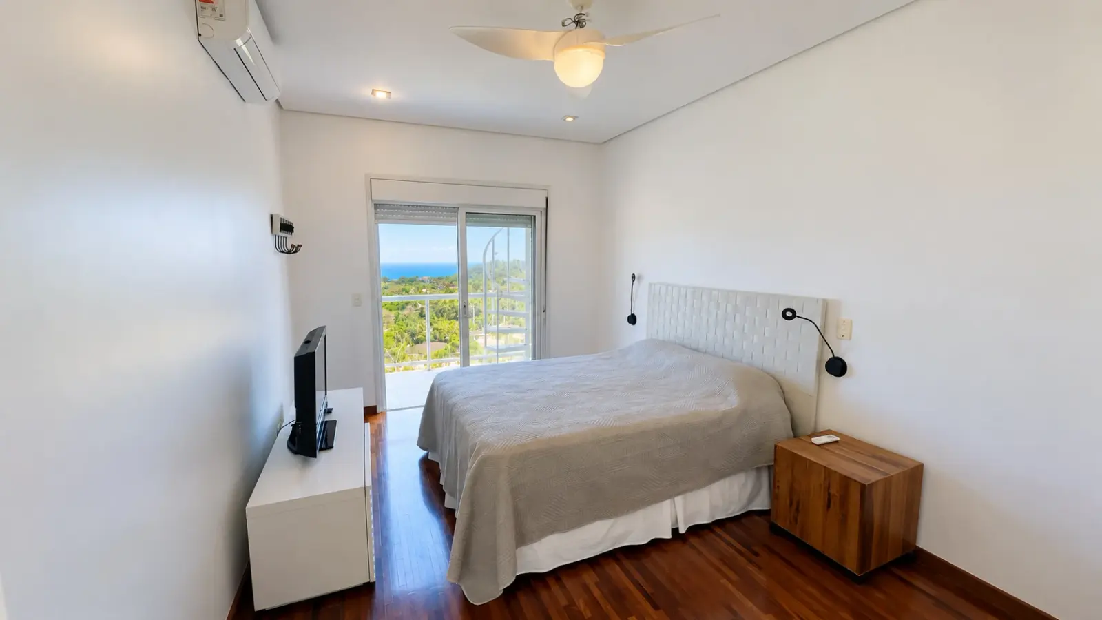 Casa para aluguel anual no condominio Iporanga (49)