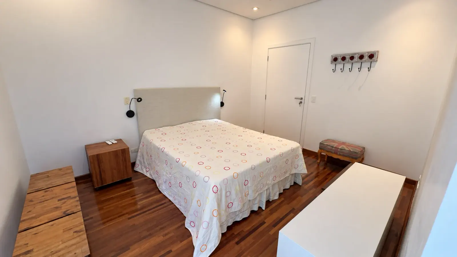 Casa para aluguel anual no condominio Iporanga (43)