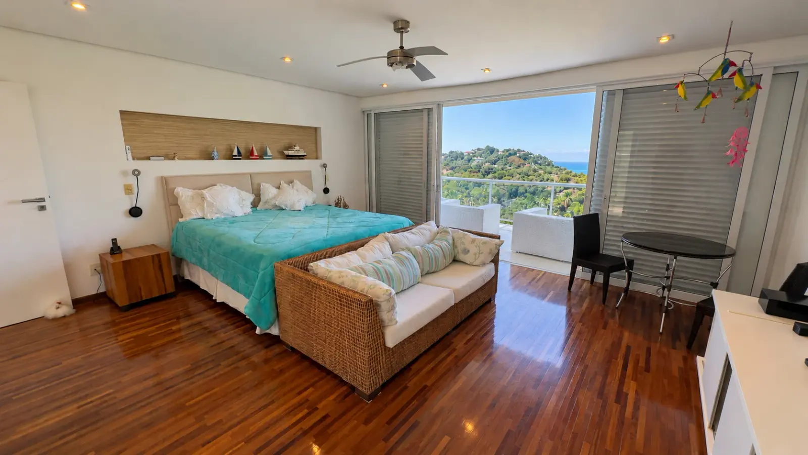 Casa para aluguel anual no condominio Iporanga (46)