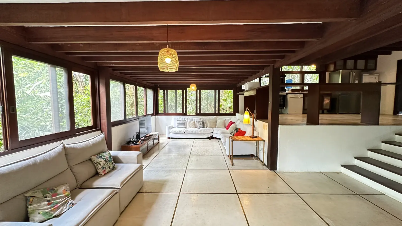 Villa 411 - Casa à venda Condominio Iporanga - Sala de estar com living para 2 ambientes integrada com a cozinha de conceito aberto