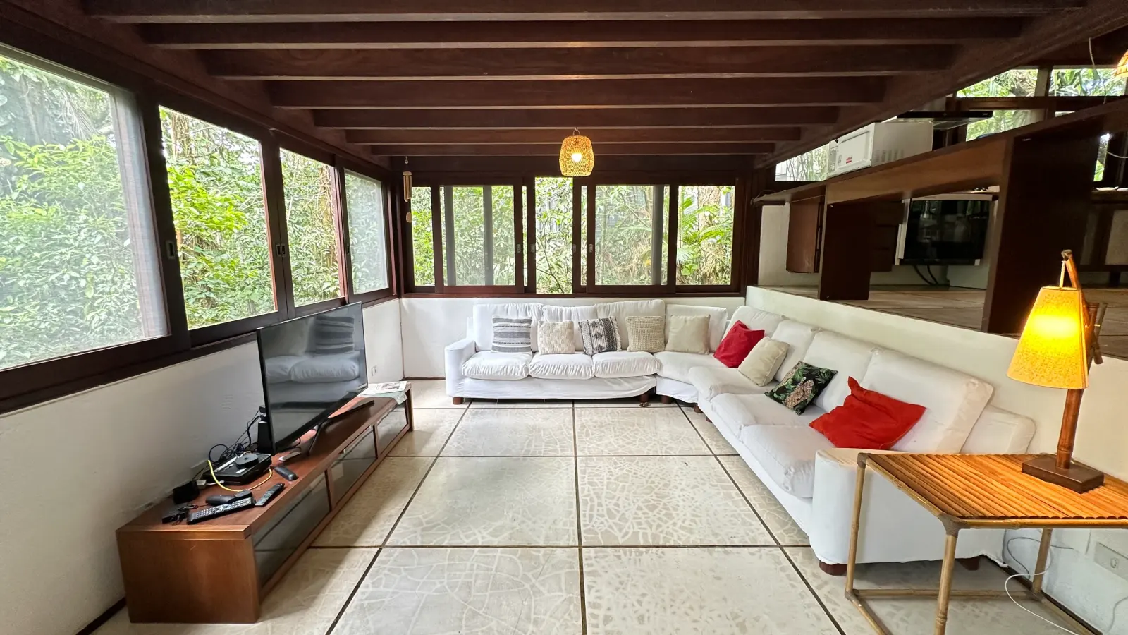 Villa 411 - Casa à venda Condominio Iporanga - Sala de TV com sofa para 8 pessoas