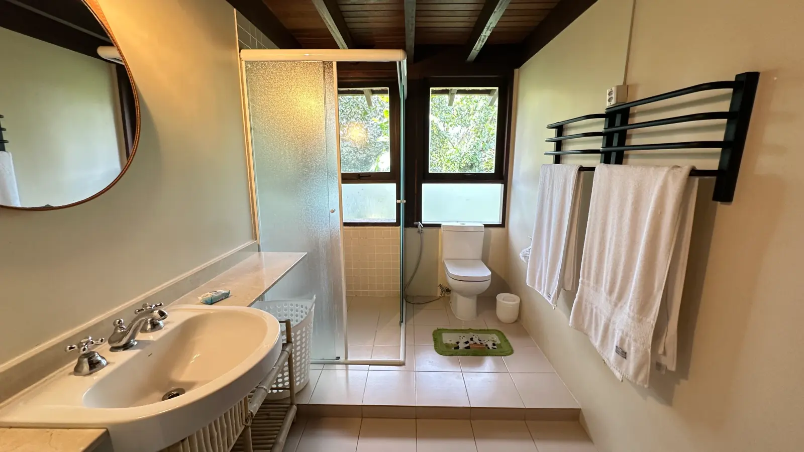 Villa 411 - Casa à venda Condominio Iporanga - banheiro dos quartos do piso superior
