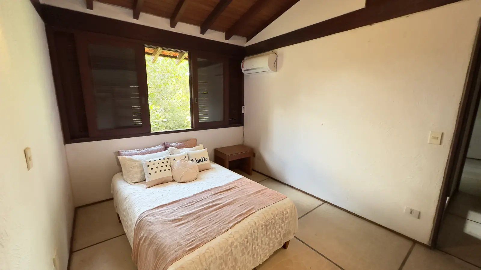 Villa 411 - Casa à venda Condominio Iporanga - Quarto 3 com uma cama de casal