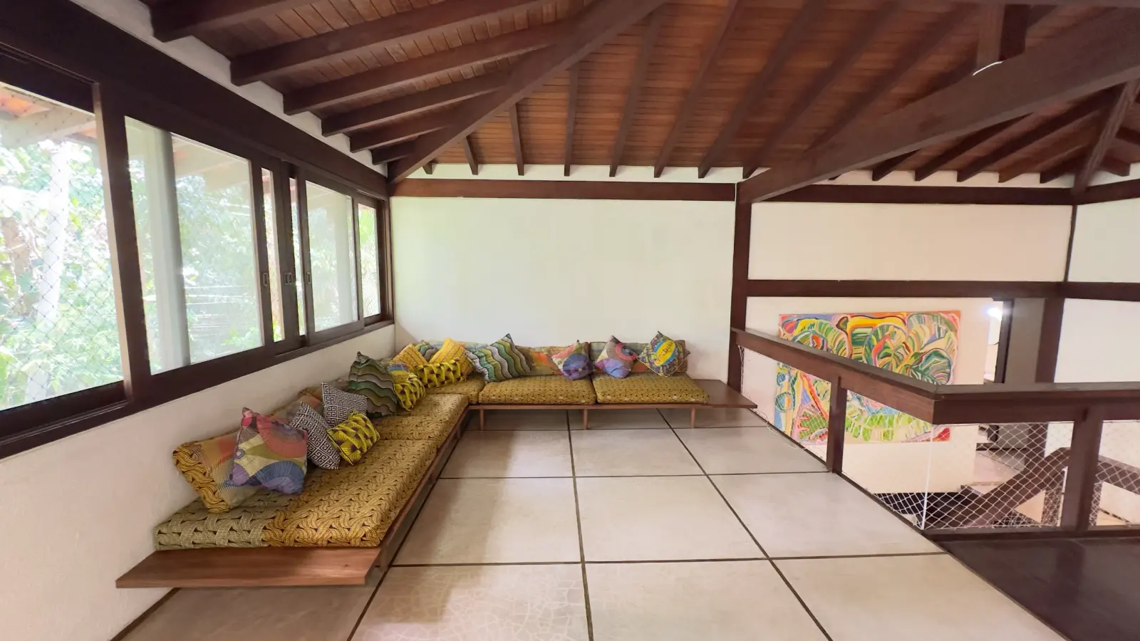 Villa 411 - Casa à venda Condominio Iporanga - Mesanino com sofá com base de madeira
