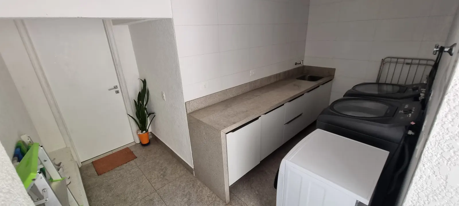 Área de serviço 4 — Iporanga, Guarujá, à venda e para locação, Casa