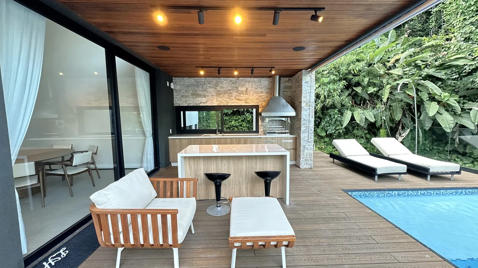 Área externa 4 — São Pedro, Guarujá, à venda e para locação, Casa