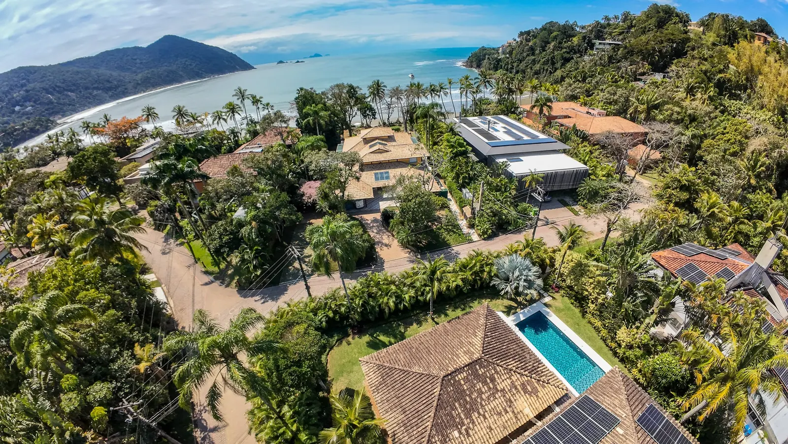 Vista aérea 1 — Iporanga, Guarujá, para temporada, Casa