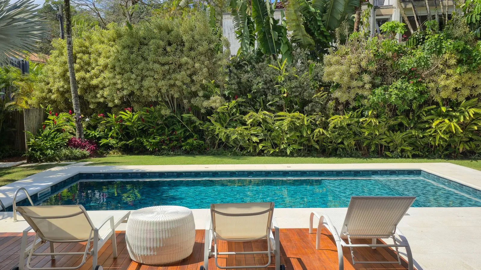 Área externa 25 — Iporanga, Guarujá, para temporada, Casa
