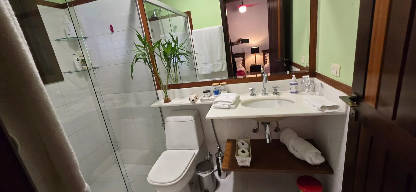 Suíte 12 — Iporanga, Guarujá, para locação, Casa