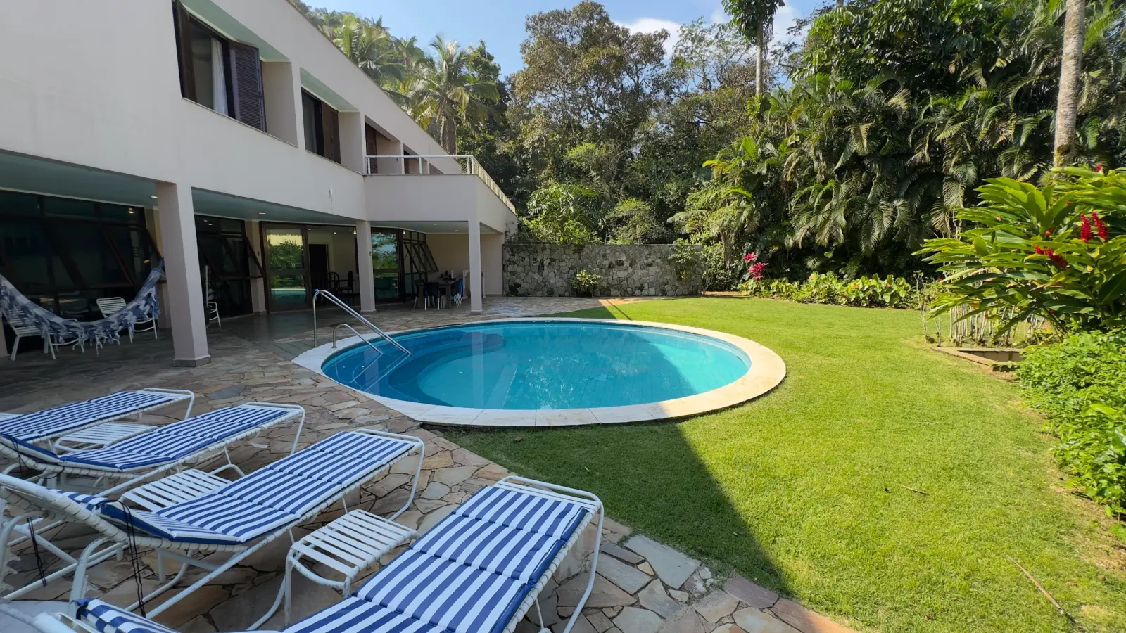 Casa no condominio Iporanga praia de São Pedro para locação temporada (4)