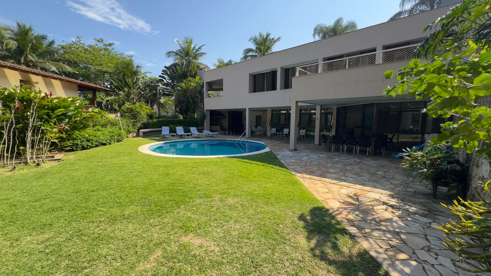Casa no condominio Iporanga praia de São Pedro para locação temporada (41)