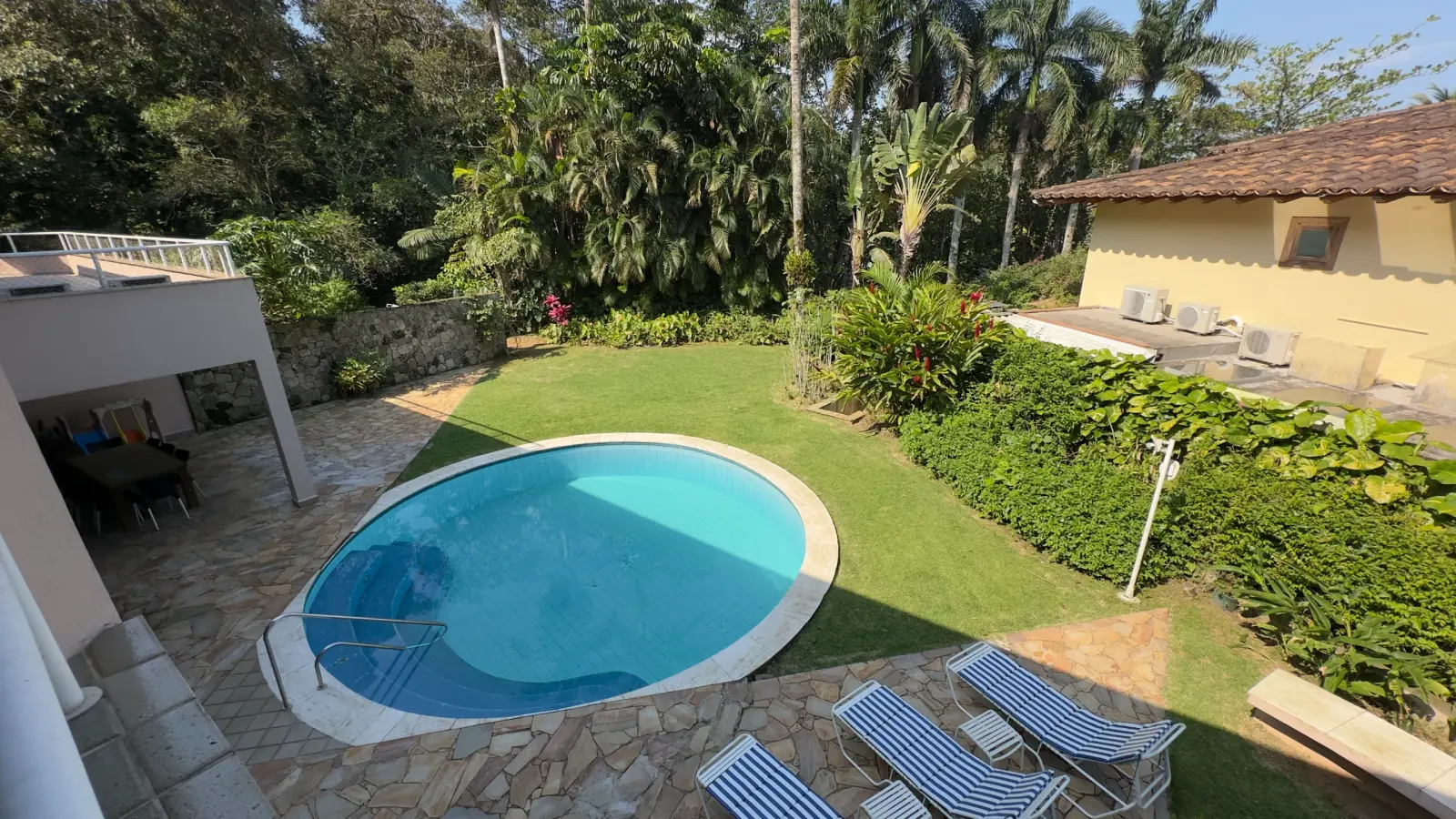 Casa no condominio Iporanga praia de São Pedro para locação temporada (1)