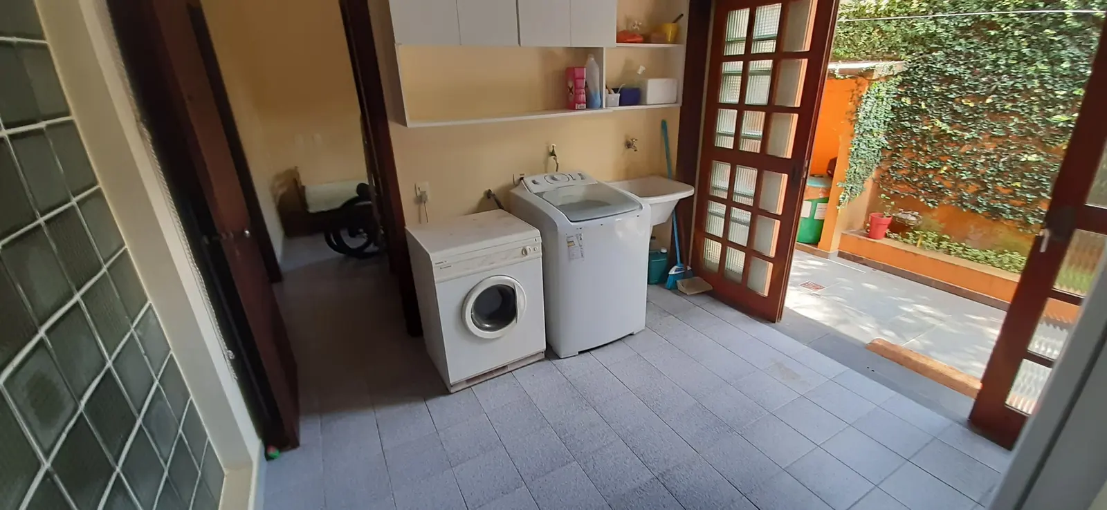 Área de serviço 1 — Iporanga, Guarujá, para temporada, Casa