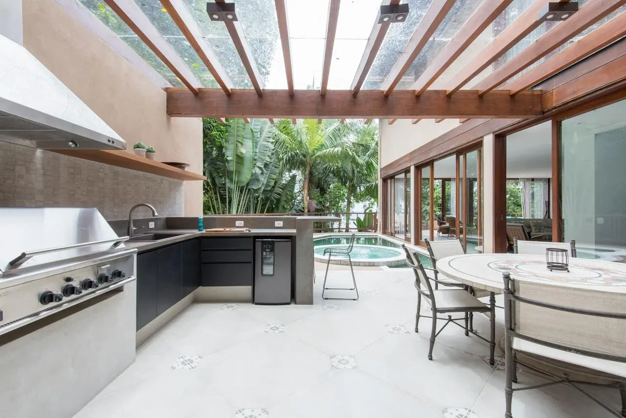 Área externa 13 — São Pedro, Guarujá, para temporada, Casa