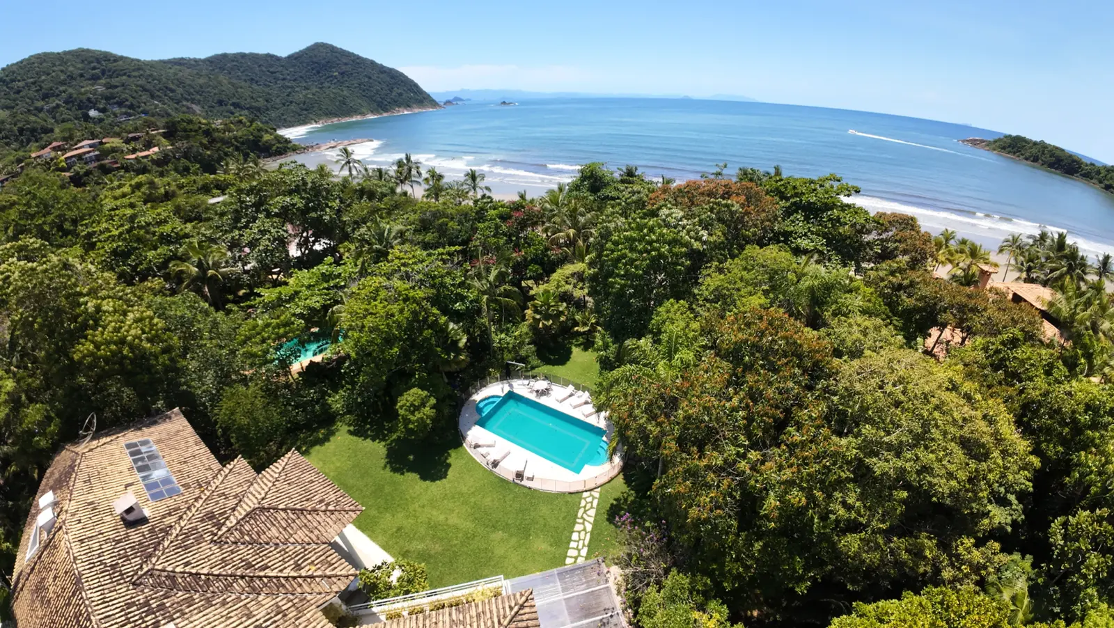 Vista aérea 1 — Iporanga, Guarujá, para temporada, Casa