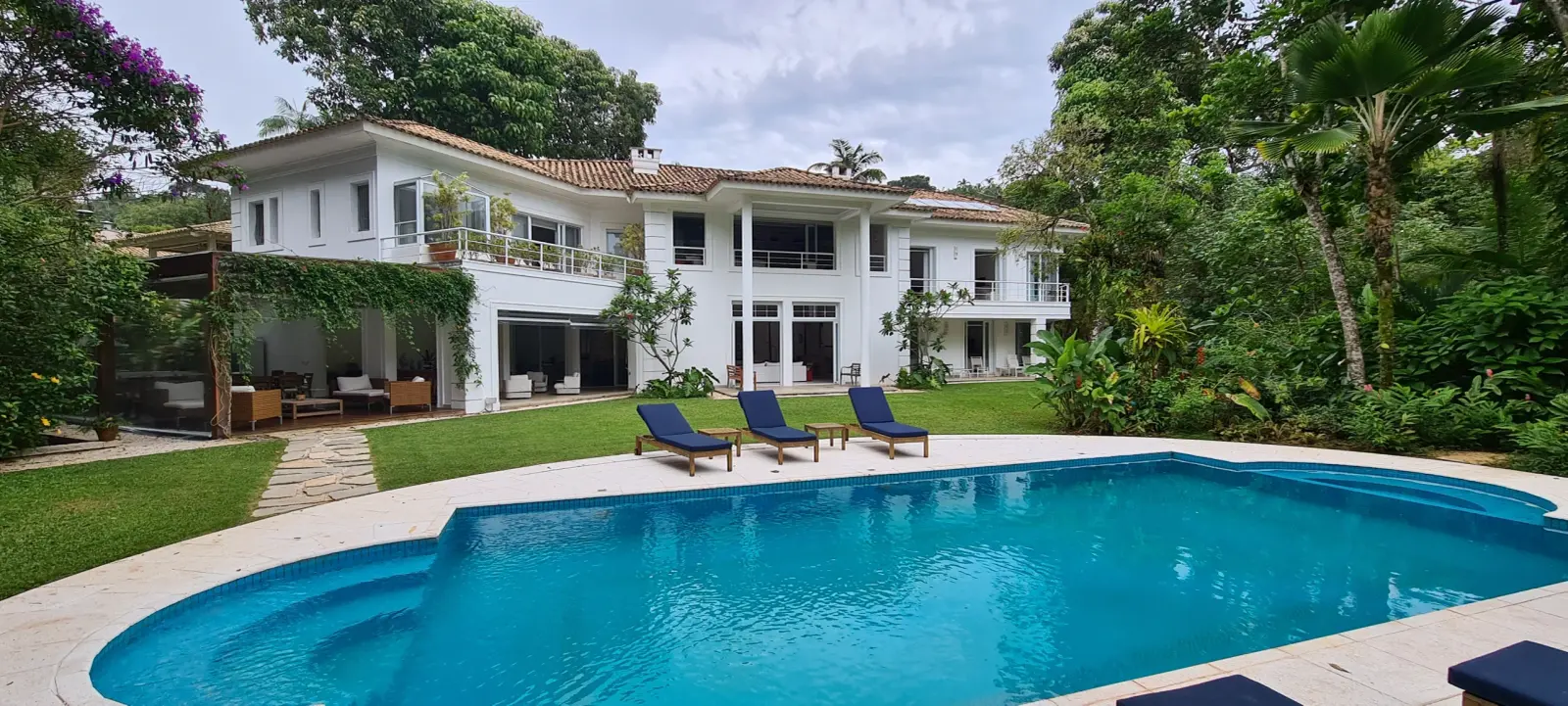 Área externa 18 — Iporanga, Guarujá, para temporada, Casa