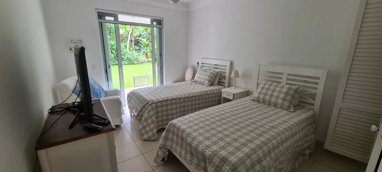 Suíte 15 — Iporanga, Guarujá, para temporada, Casa