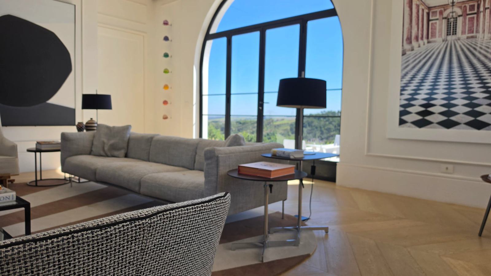 Casa a venda e locação Na fazenda Boa Vista Projeto de Duda Porto Vila Francesa Provençal - sofa detalhes