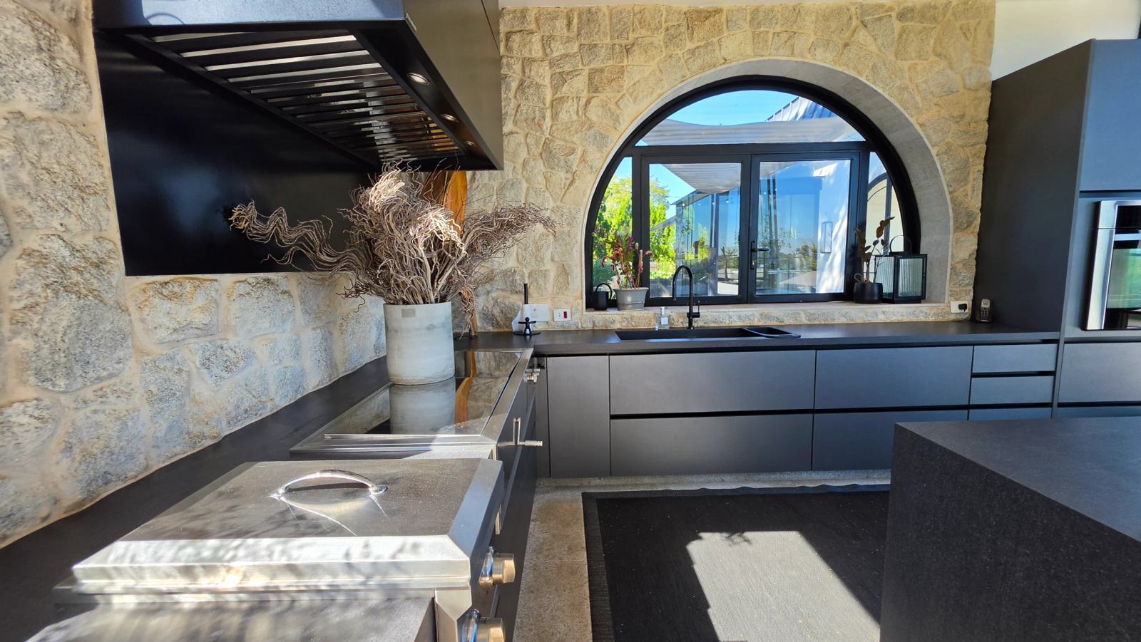 Casa a venda e locação Na fazenda Boa Vista Projeto de Duda Porto Vila Francesa Provençal - churrasqueira
