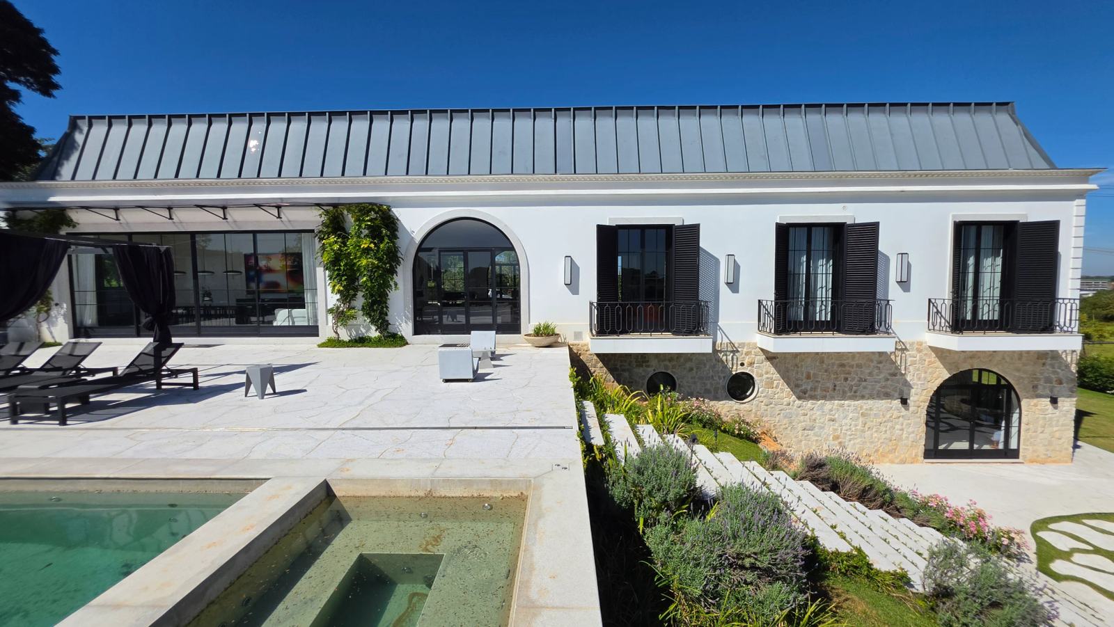 Casa a venda e locação Na fazenda Boa Vista Projeto de Duda Porto Vila Francesa Provençal - hidro