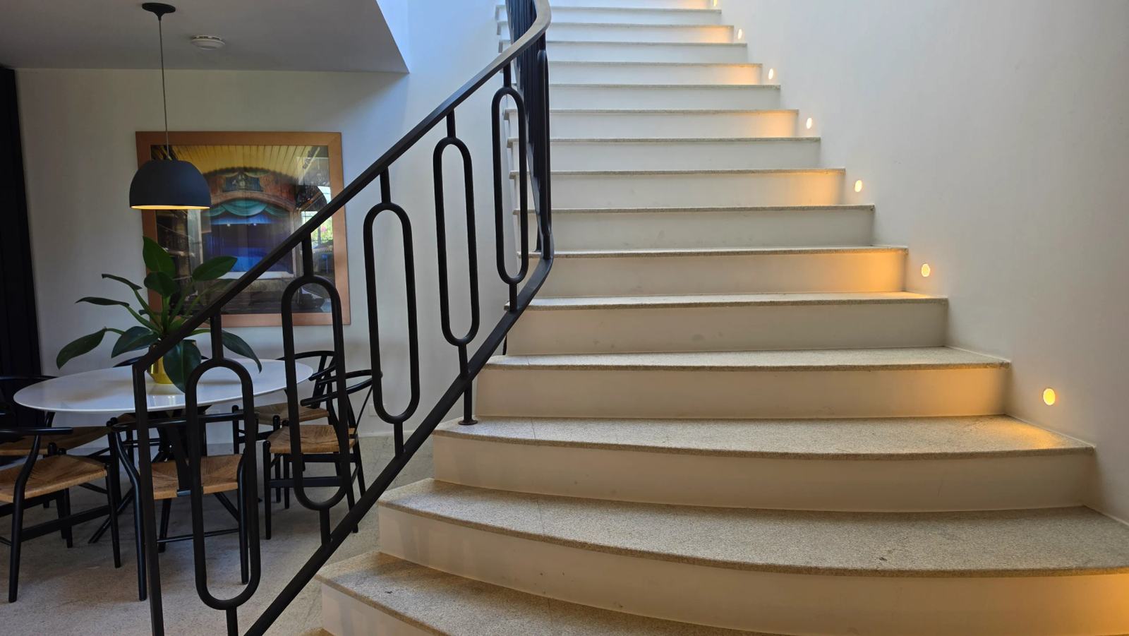 Casa a venda e locação Na fazenda Boa Vista Projeto de Duda Porto Vila Francesa Provençal - detalhes escada suite