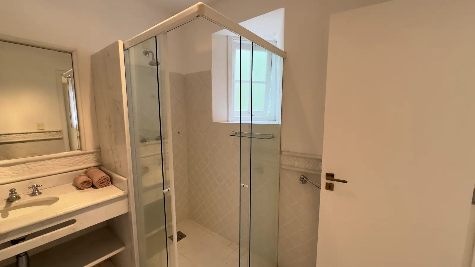 Suíte 11 — Iporanga, Guarujá, para temporada, Casa